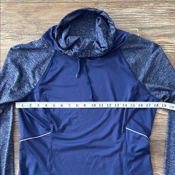 Reebok Women's Large Navy Blue Drawstring Cowl Neck Lightweight Running Pullover - Picture 9 of 13